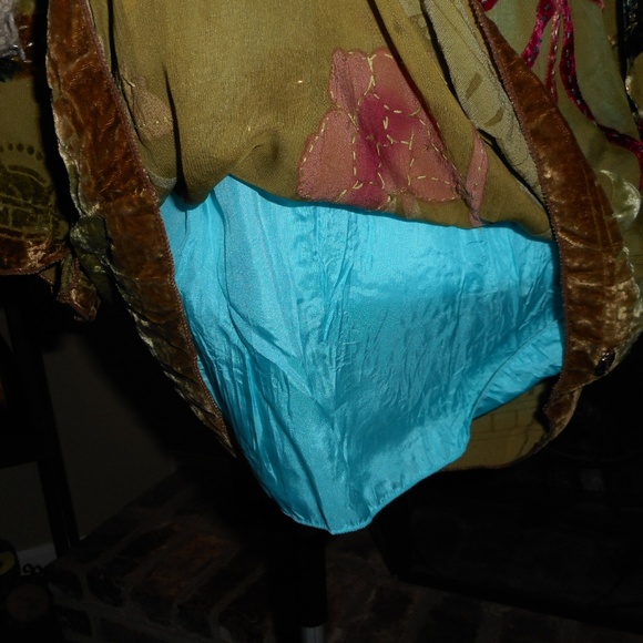 SOLD!! Hale Bob Green embroidered top, Small - Picture 4 of 8